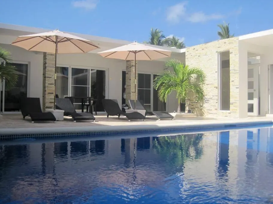 Villa Palmas Doradas 카바레테