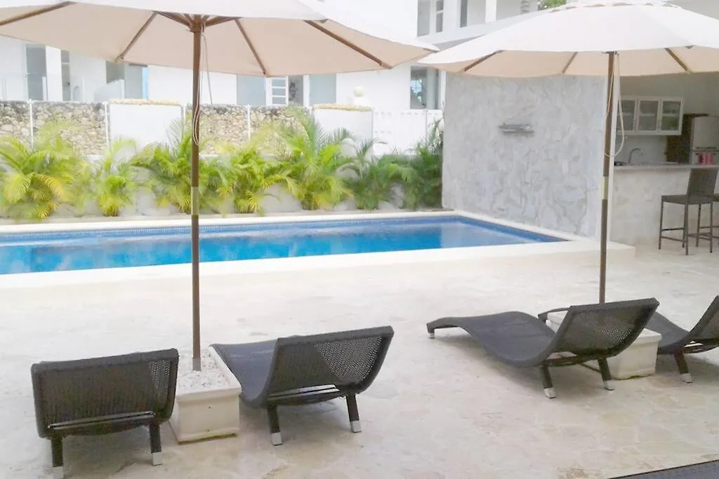 Villa Palmas Doradas 카바레테